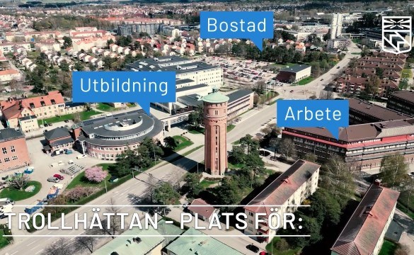 Flygplansvy över Trollhättan med Vattentornet och Högskolan väst